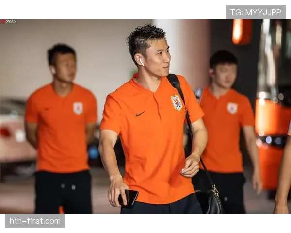 韦世豪私下喝的水比我的月租还贵