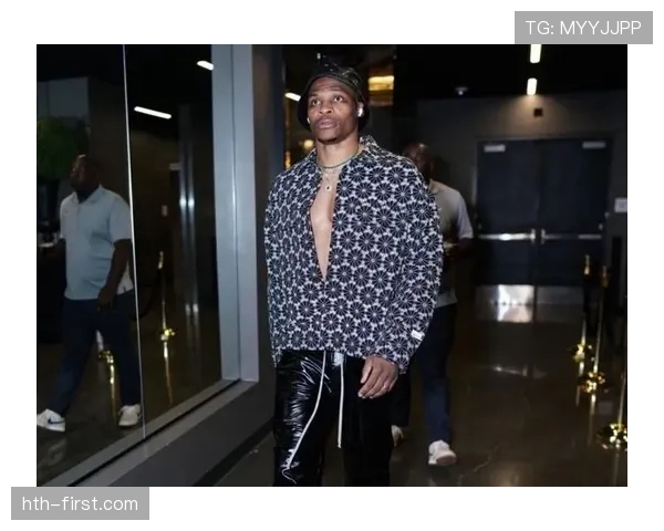 威少又穿得像要去走秀，结果只是去训练馆？